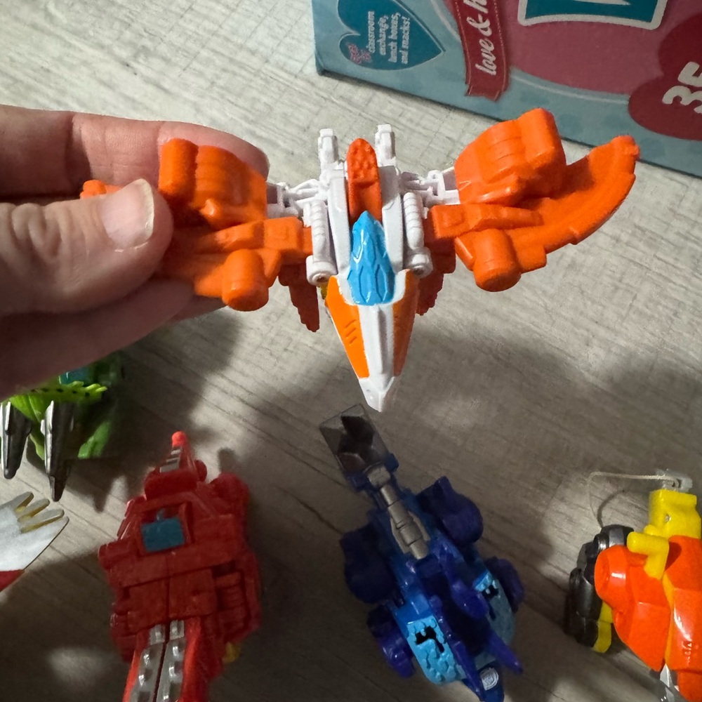6 Transforming Creature Toys Set - Picture 5 of 5